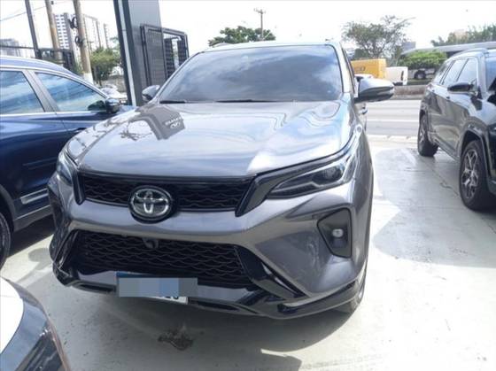 TOYOTA HILUX SW4 2.8 D-4D TURBO DIESEL SRX PLATINUM 7L 4X4 AUTOMÁTICO